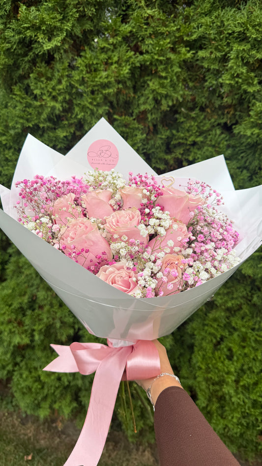 Roses with baby breaths